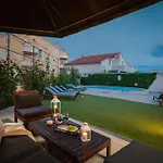 Tihi Iii Apartment