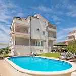 Apartment Tihi Iii