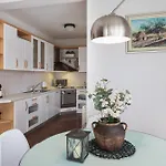Tihi Iii Apartment