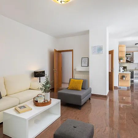 Apartment Tihi Iii *