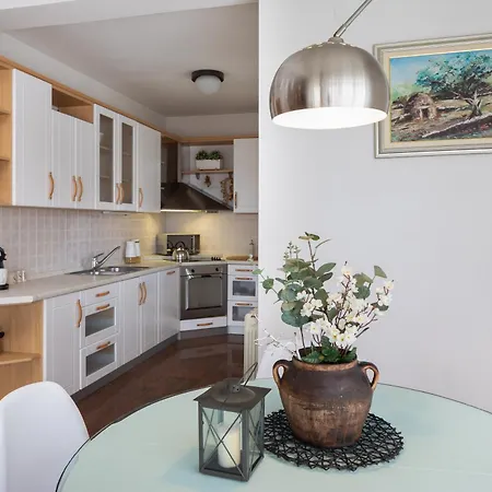 Tihi Iii Apartment