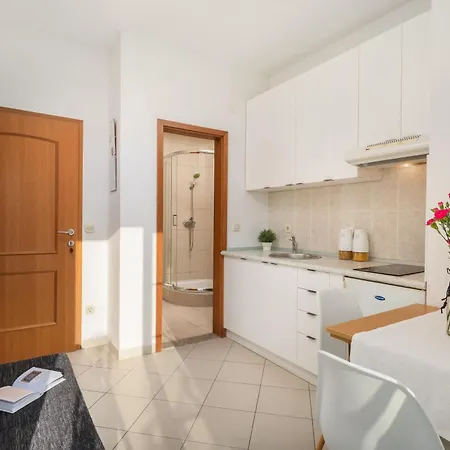 Tihi Iii Apartment Vodice